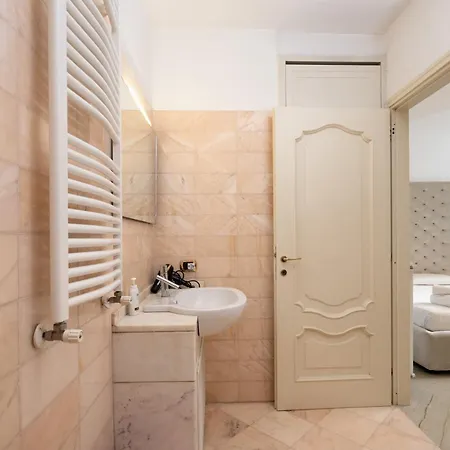 Apartment Trevi House 20 *